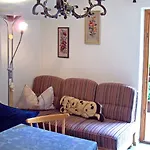 Haus Jennerwein شقة